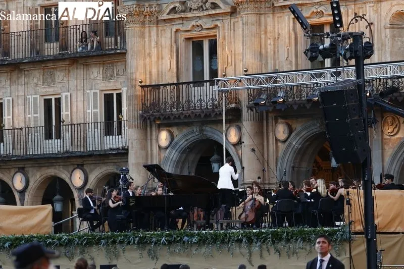 Visita de la Reina Sofía a Salamanca para presidir el concierto en la Plaza Mayor