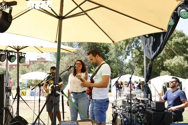 Ambiente en la Isla del Soto de Santa Marta este domingo