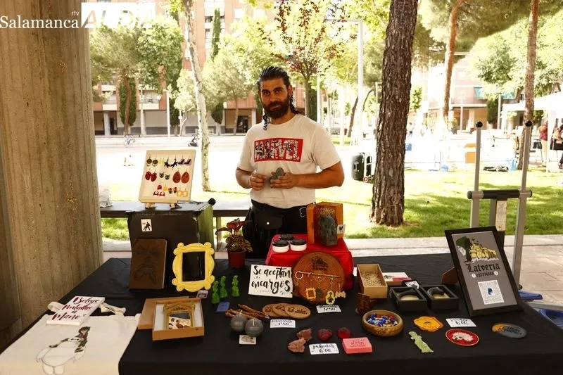 Actividades en la plaza de Barcelona organizadas por la Asociación de Vecinos Garrido Contigo