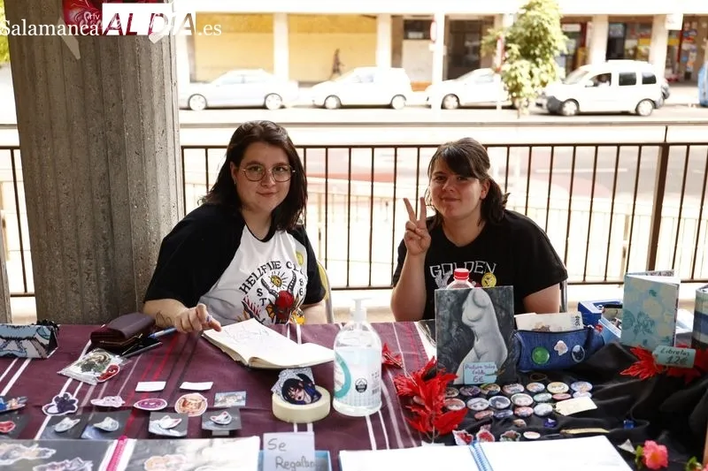 Actividades en la plaza de Barcelona organizadas por la Asociación de Vecinos Garrido Contigo