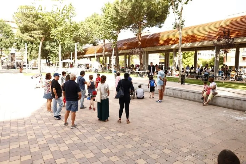 Actividades en la plaza de Barcelona organizadas por la Asociación de Vecinos Garrido Contigo
