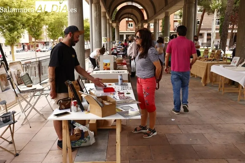 Actividades en la plaza de Barcelona organizadas por la Asociación de Vecinos Garrido Contigo