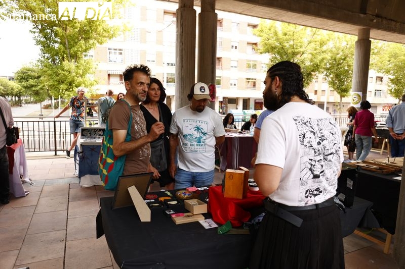 Actividades en la plaza de Barcelona organizadas por la Asociación de Vecinos Garrido Contigo