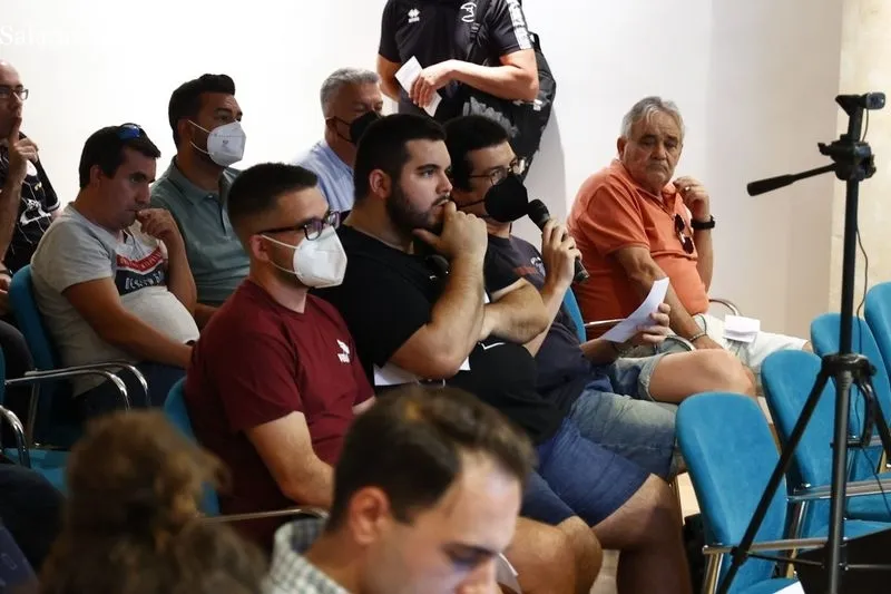 Foto 5 - Los socios de Unionistas aprueban por mayor&iacute;a subir las cuotas entre 5 y 10 euros 
