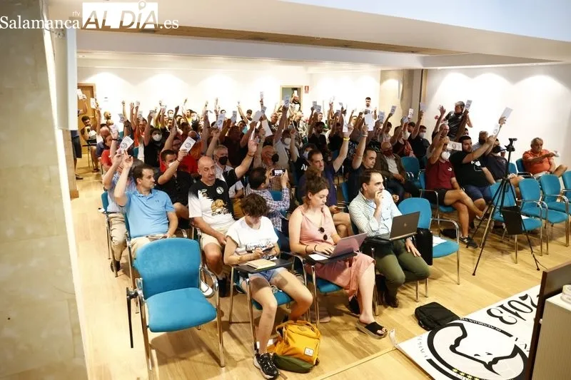 Foto 4 - Los socios de Unionistas aprueban por mayor&iacute;a subir las cuotas entre 5 y 10 euros 