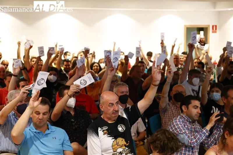 Foto 3 - Los socios de Unionistas aprueban por mayor&iacute;a subir las cuotas entre 5 y 10 euros 