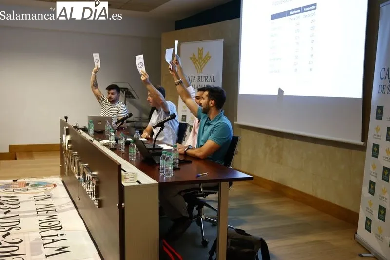 Foto 2 - Los socios de Unionistas aprueban por mayor&iacute;a subir las cuotas entre 5 y 10 euros 