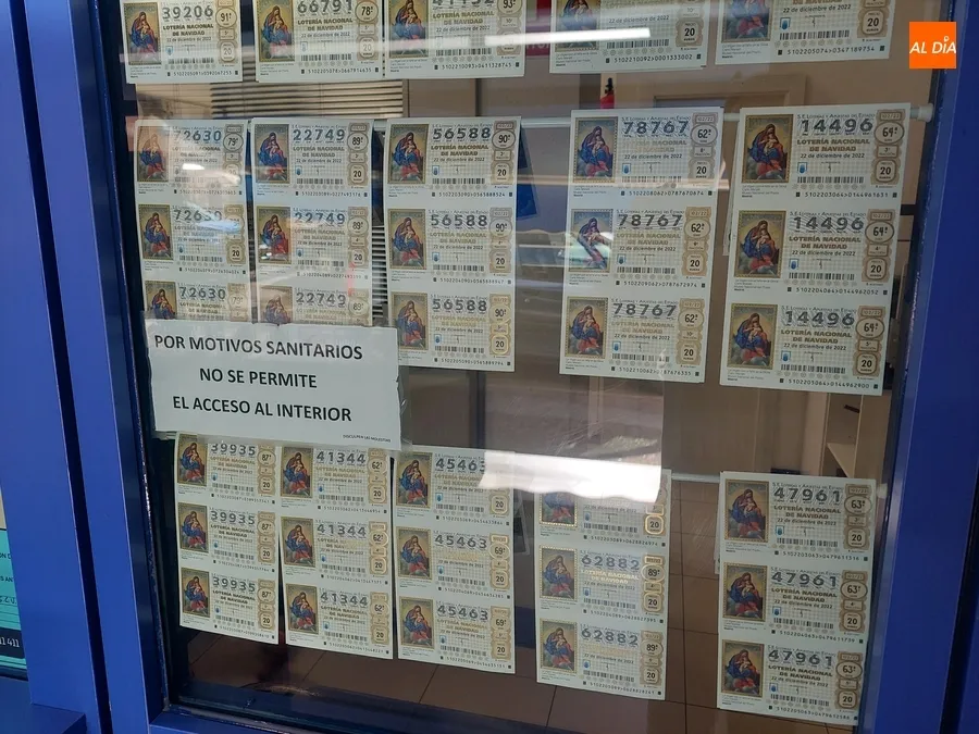 Foto 3 - Los Sanfermines traen el inicio de la venta de la Loter&iacute;a de Navidad en las administraciones mirobrigenses
