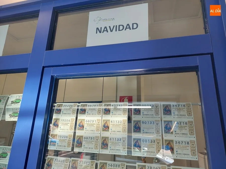 Foto 2 - Los Sanfermines traen el inicio de la venta de la Loter&iacute;a de Navidad en las administraciones mirobrigenses