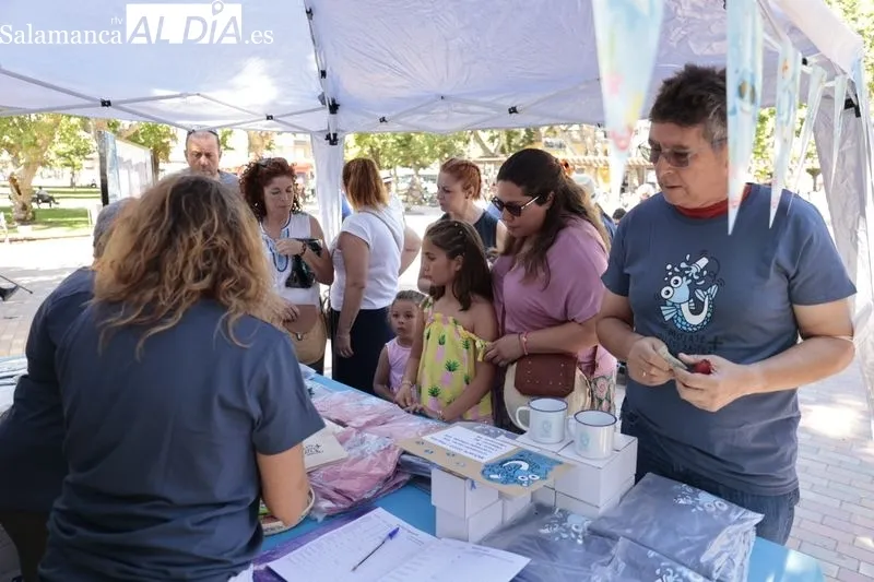 Los salmantinos disfrutan en La Alamedilla con 'Mójate 2022' en solidaridad con la esclerosis múltiple