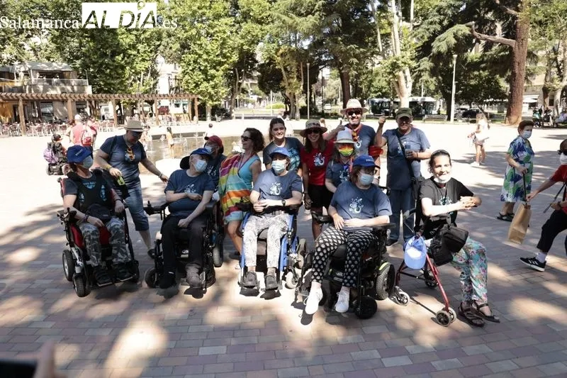 Los salmantinos disfrutan en La Alamedilla con 'Mójate 2022' en solidaridad con la esclerosis múltiple
