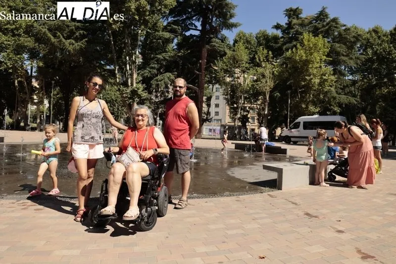Los salmantinos disfrutan en La Alamedilla con 'Mójate 2022' en solidaridad con la esclerosis múltiple