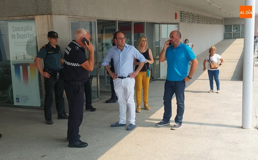 Foto 8 - Recibidos en Ciudad Rodrigo medio centenar de vecinos desalojados de Monsagro