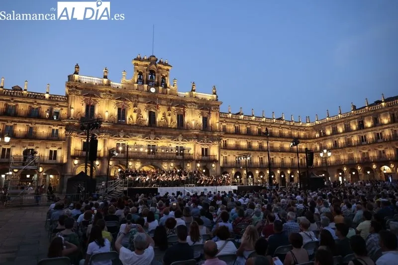 Concierto de la Orquesta Sinfónica y Coro de RTVE en la Plaza Mayor de Salamanca