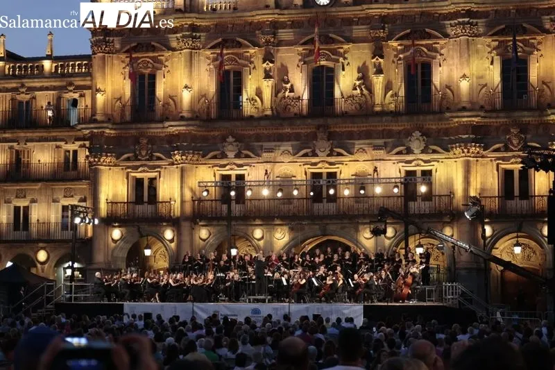 Concierto de la Orquesta Sinfónica y Coro de RTVE en la Plaza Mayor de Salamanca