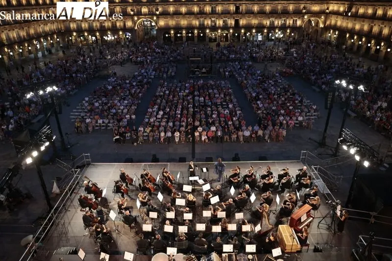Concierto de la Orquesta Sinfónica y Coro de RTVE en la Plaza Mayor de Salamanca