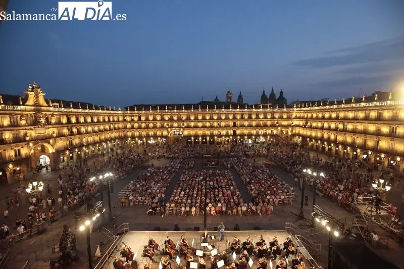 Concierto de la Orquesta Sinfónica y Coro de RTVE en la Plaza Mayor de Salamanca