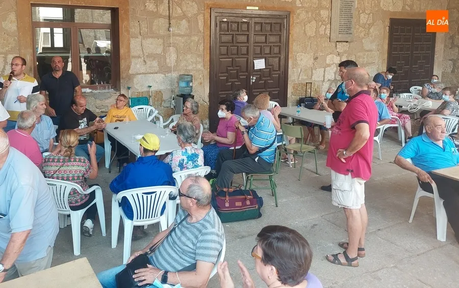 Foto 10 - Ciudad Rodrigo recibe a m&aacute;s de un centenar de vecinos desalojados de Guadapero y Morasverdes