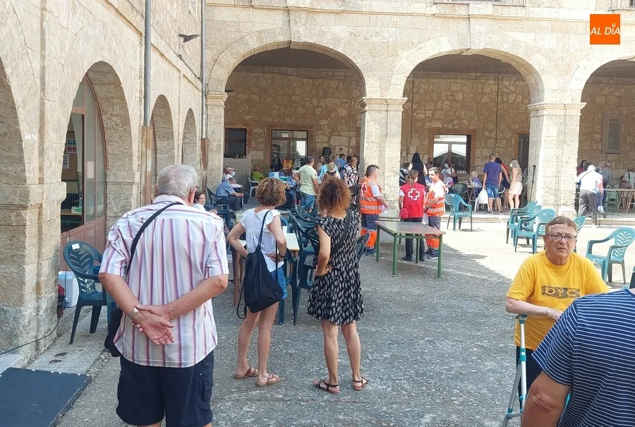 Foto 4 - Ciudad Rodrigo recibe a m&aacute;s de un centenar de vecinos desalojados de Guadapero y Morasverdes