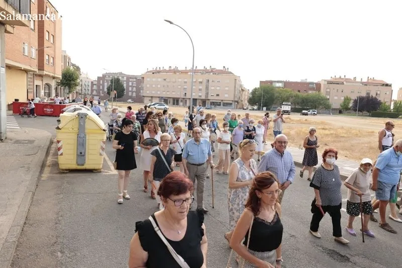 Procesión con la imagen de la Virgen del Carmen en Santa Marta de Tormes