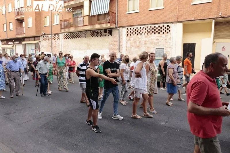 Procesión con la imagen de la Virgen del Carmen en Santa Marta de Tormes