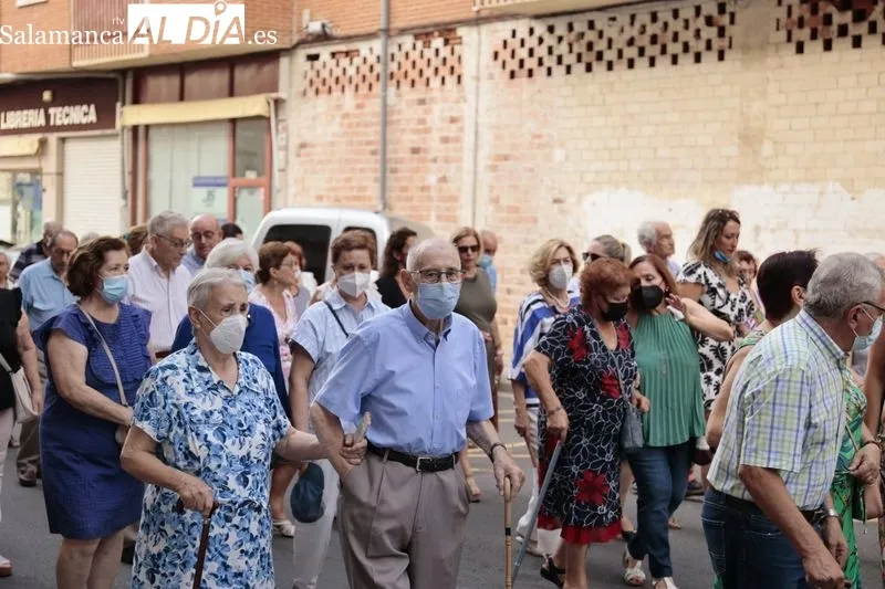 Procesión con la imagen de la Virgen del Carmen en Santa Marta de Tormes