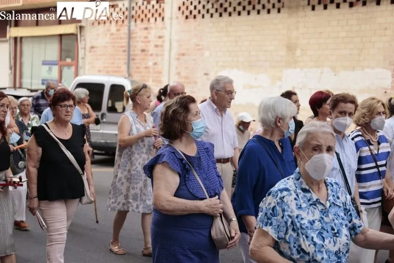Procesión con la imagen de la Virgen del Carmen en Santa Marta de Tormes