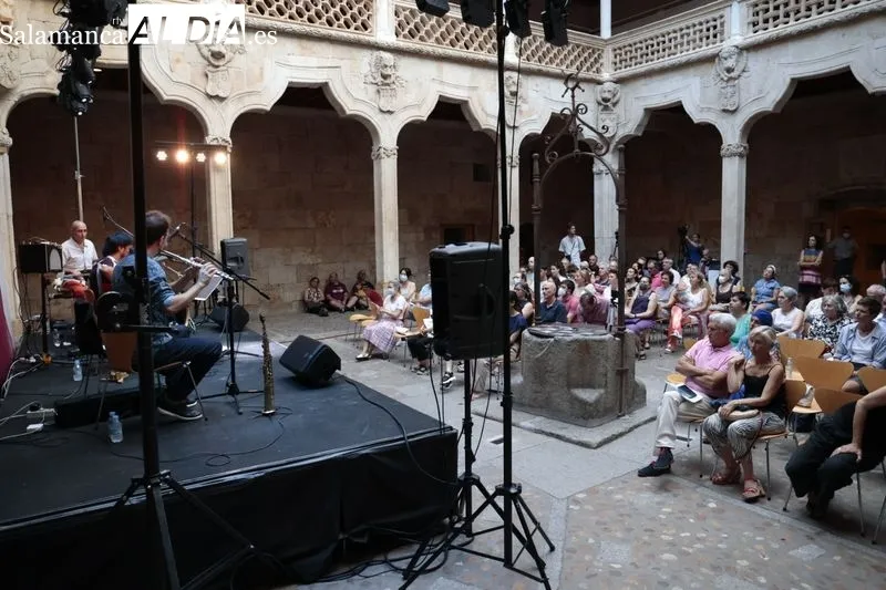 Concierto de Leandro Bianchi Trío en la Casa de las Conchas