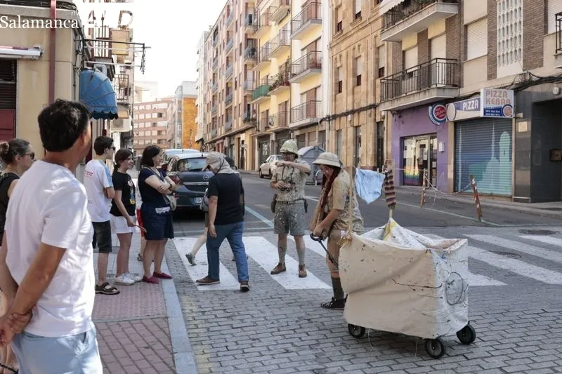 Visita teatralizada 'Safari West' en la plaza del Oeste