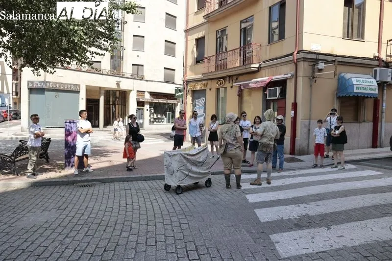 Visita teatralizada 'Safari West' en la plaza del Oeste