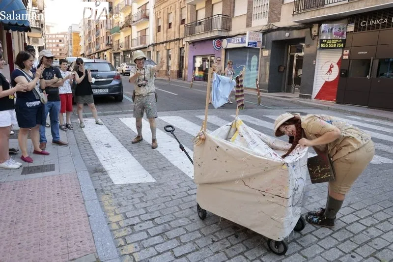 Visita teatralizada 'Safari West' en la plaza del Oeste