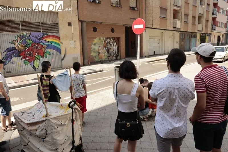 Visita teatralizada 'Safari West' en la plaza del Oeste