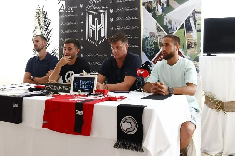 Foto 2 - Mario G&oacute;mez, Losada y Borja D&iacute;az abren la ronda de presentaciones en Unionistas