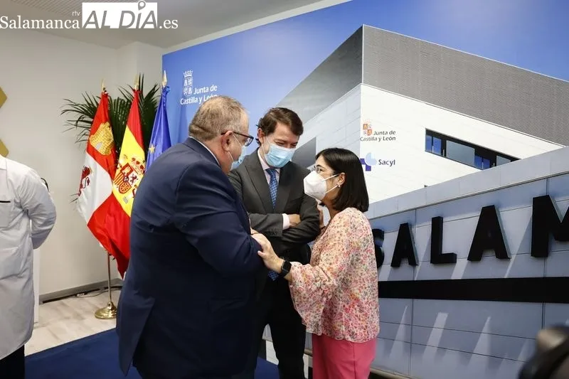 Visita de la ministra de Sanidad al Complejo Asistencial Universitario de Salamanca