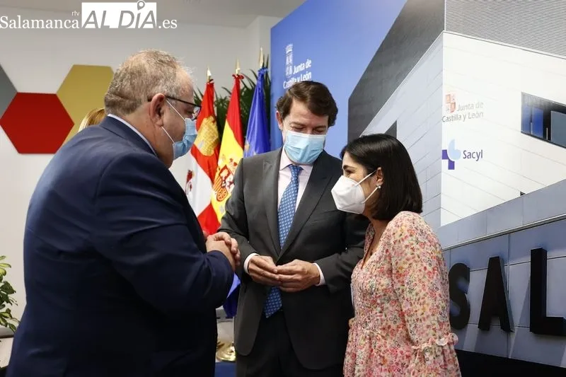 Visita de la ministra de Sanidad al Complejo Asistencial Universitario de Salamanca