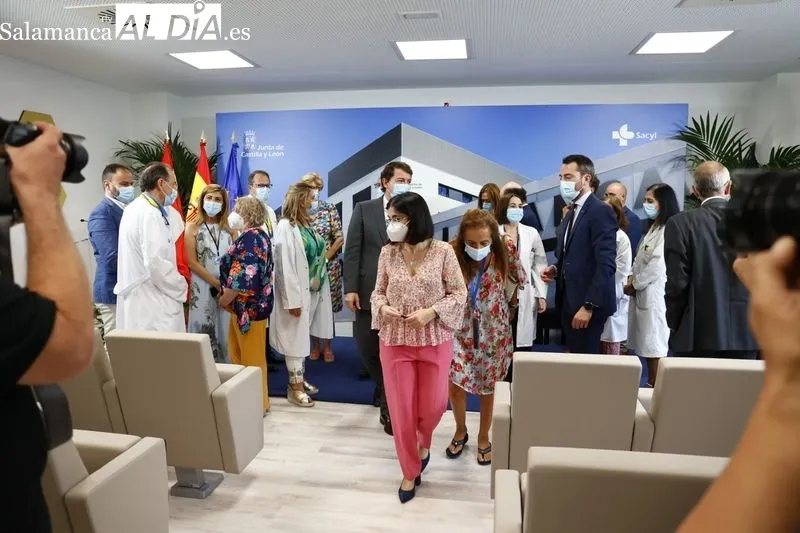 Visita de la ministra de Sanidad al Complejo Asistencial Universitario de Salamanca