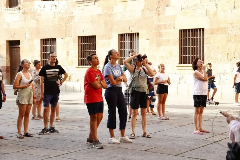 Turistas en la tarde de este domingo por el centro de la ciudad