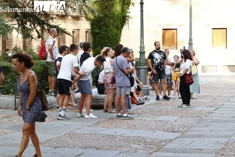 Turistas en la tarde de este domingo por el centro de la ciudad