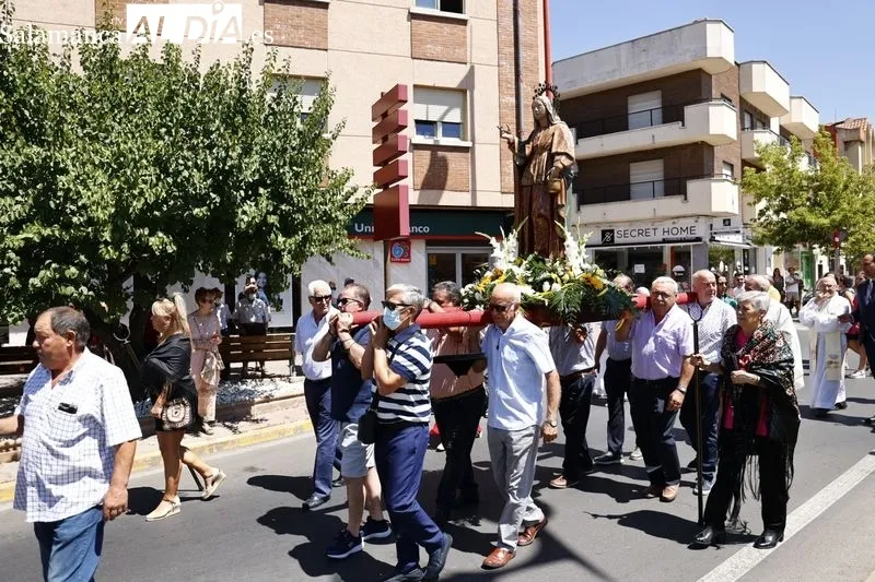 Procesión en Santa Marta con la imagen de la patrona