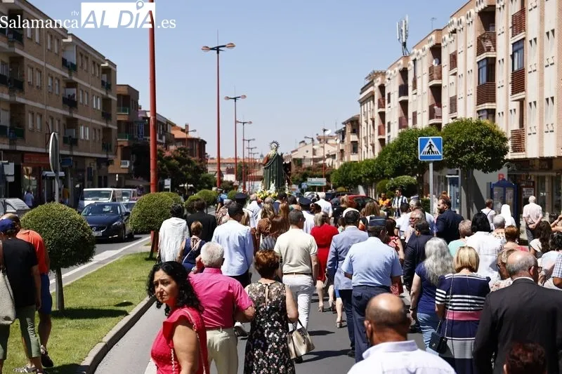 Procesión en Santa Marta con la imagen de la patrona
