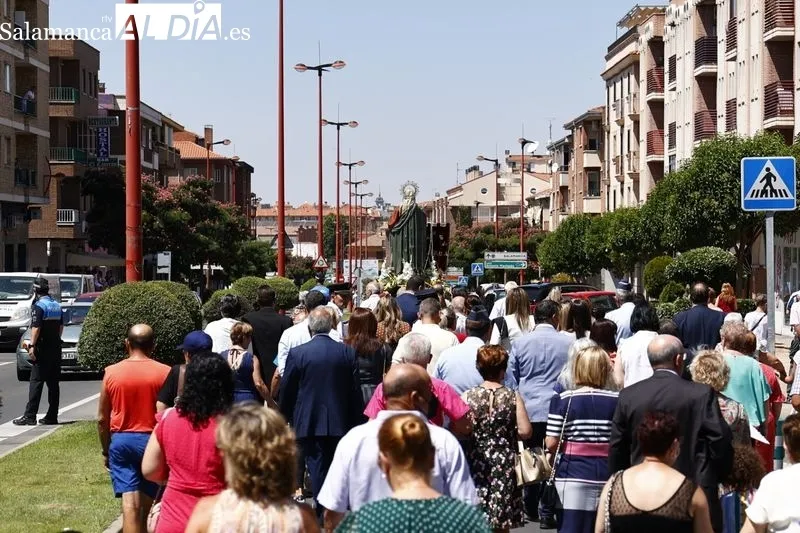 Procesión en Santa Marta con la imagen de la patrona