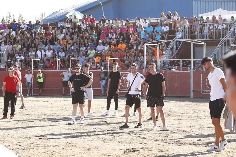 Imágenes de la capea celebrada en la tarde de este viernes en Santa Marta de Tormes