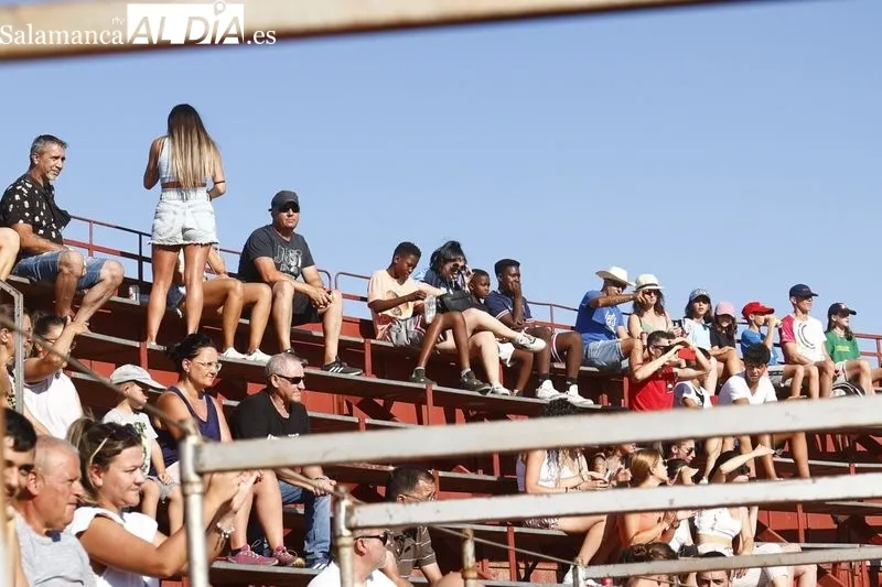 Imágenes de la capea celebrada en la tarde de este viernes en Santa Marta de Tormes