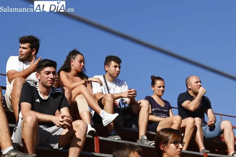 Imágenes de la capea celebrada en la tarde de este viernes en Santa Marta de Tormes