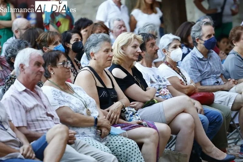 El Patio Chico ha acogido la representación de la obra 'Elio', de Intrussión Teatro