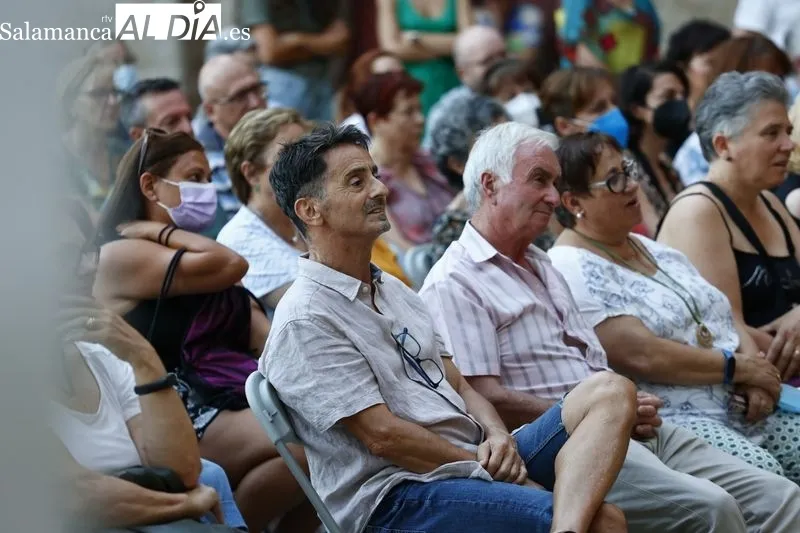 El Patio Chico ha acogido la representación de la obra 'Elio', de Intrussión Teatro