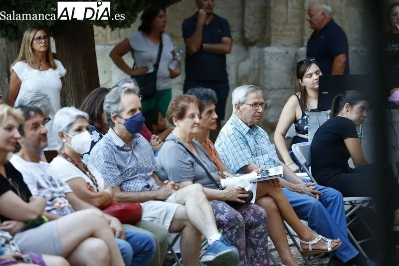 El Patio Chico ha acogido la representación de la obra 'Elio', de Intrussión Teatro