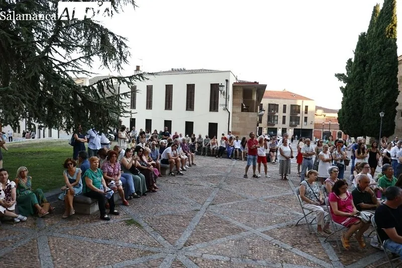 El Patio Chico ha acogido la representación de la obra 'Elio', de Intrussión Teatro