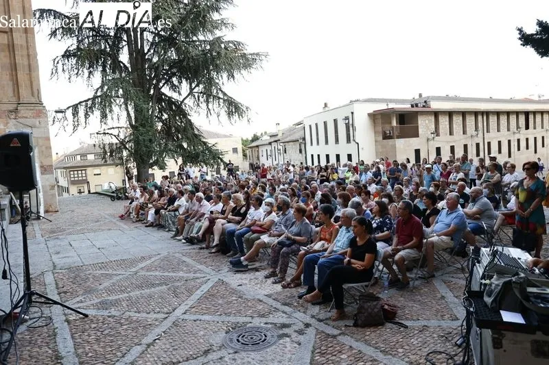 El Patio Chico ha acogido la representación de la obra 'Elio', de Intrussión Teatro