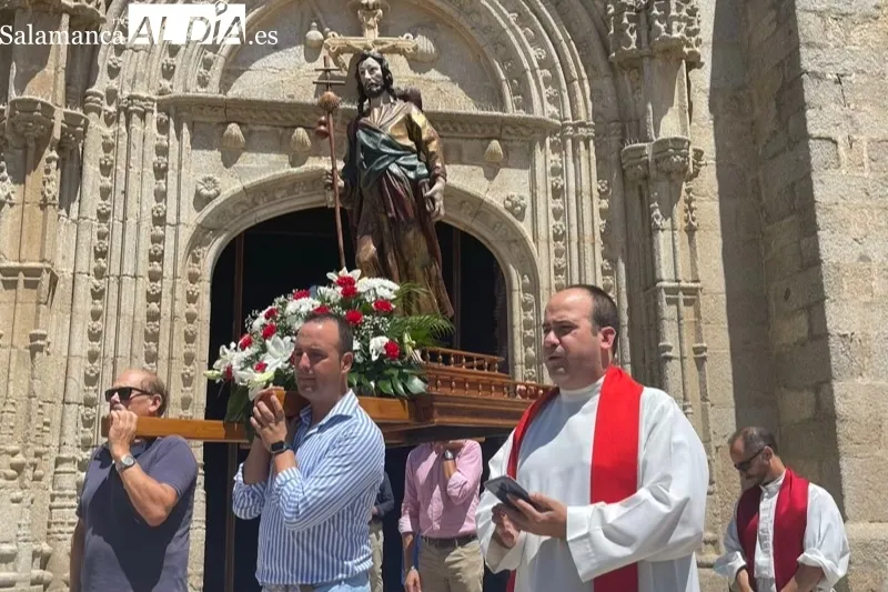 Santiago de la Puebla acompañaba al patrón en su histórica procesiòn 